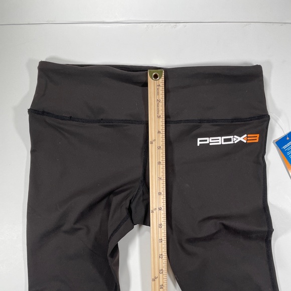 NWT - Beachbody P90X3 Women’s EMMA Knee Capri Workout Shorts Black - Size Medium - Picture 5 of 12